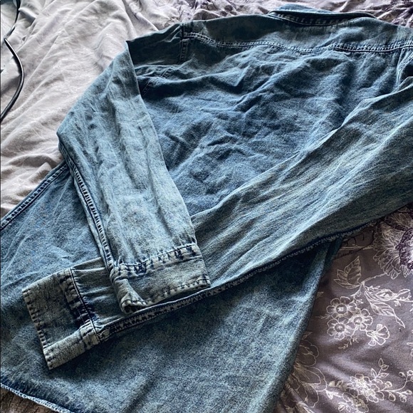 Men’s Denim Button up Shirt - Picture 5 of 5